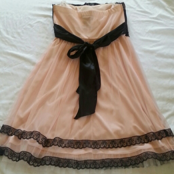 Blush pink and black semiformal dress - Picture 3 of 4