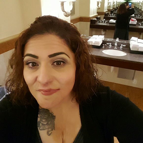 Meet your Posher, Patricia - Picture 2 of 2