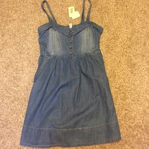 Blue jean dress size medium.