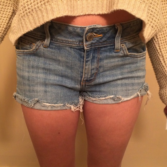 Cute Denim American Eagle Shorts - Picture 1 of 3