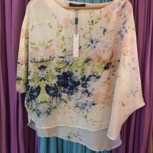 NWT Floral blouse, slight bat wing sleeve