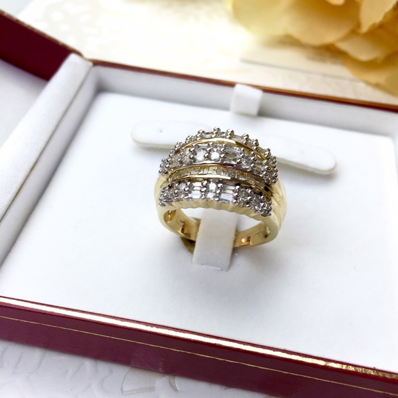 10K Diamond Ring - Picture 2 of 3
