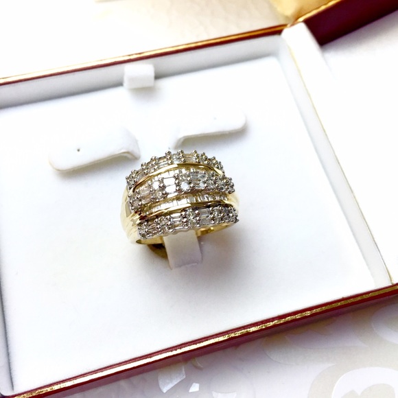 10K Diamond Ring - Picture 3 of 3