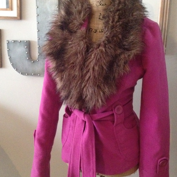 The Buckle Short Berry Colored Peacoat w/ Fur