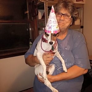 Meet your Posher, Laura