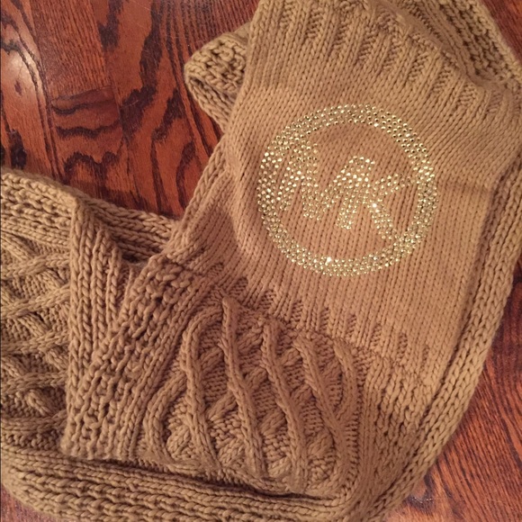 MICHAEL Michael Kors Accessories - LAST C H A N C E!!! MK cable knit scarf