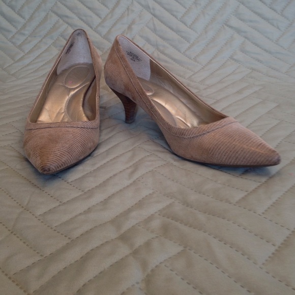Beige shoes 9.5 W