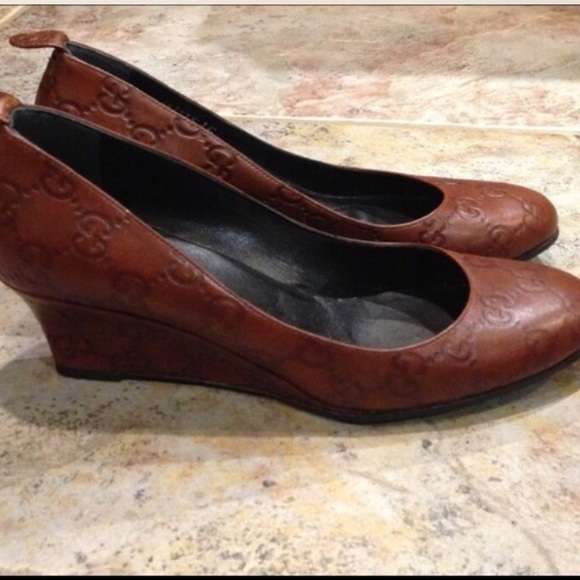 Gucci leather wedge shoe
