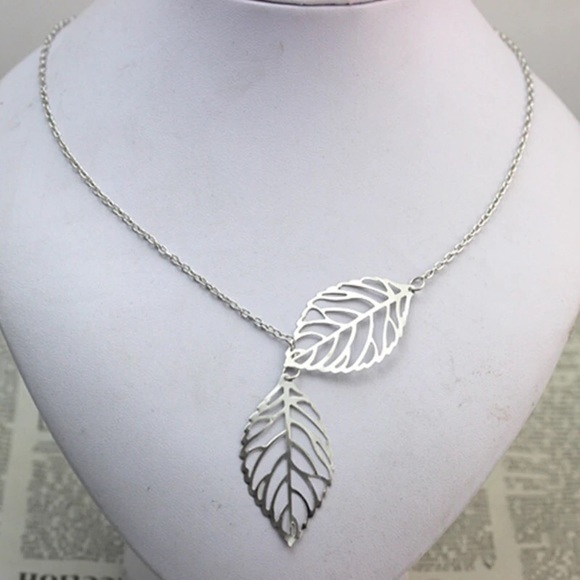 💟Silver Double Leaf Necklace💟 - Picture 2 of 3