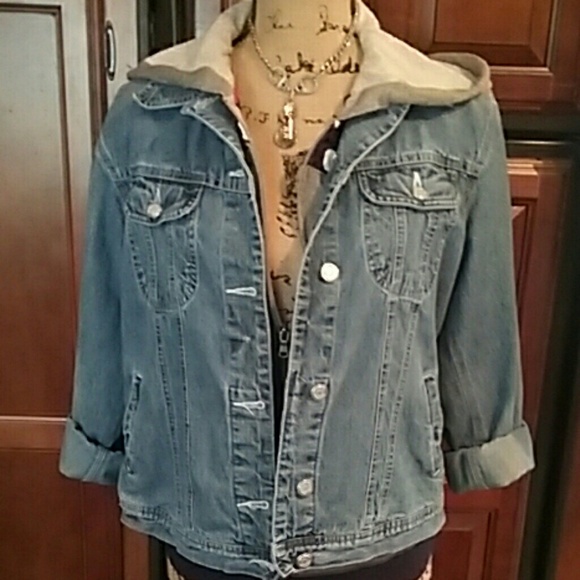 Distressed jean jacket - Picture 3 of 4