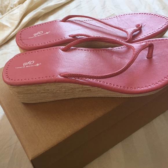 Pink wedge sandals/flip flops