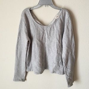 Loose fitted sweater, semi-crop, peep hole back.