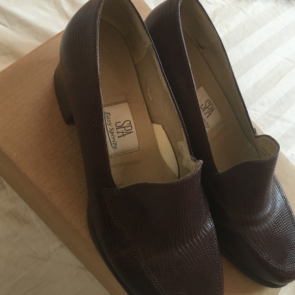 Easy spirit spa brown heel loafer 7.5