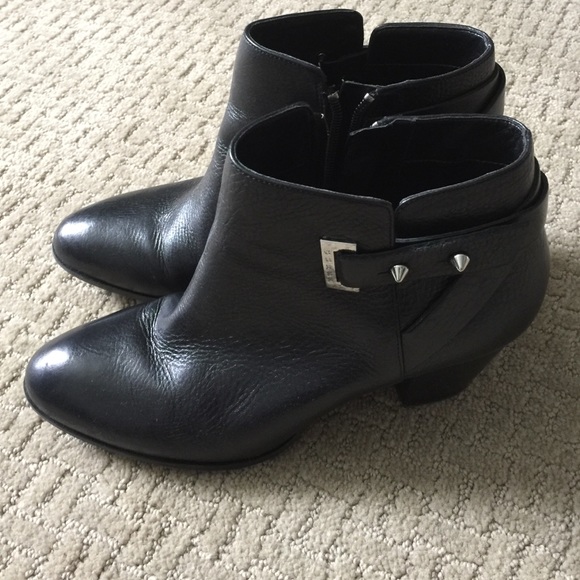 Guess booties - Picture 2 of 2