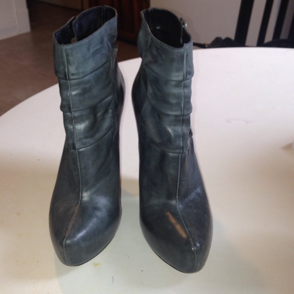 Leather 5 inch heel. Bootie. A lite teal color - Picture 1 of 4