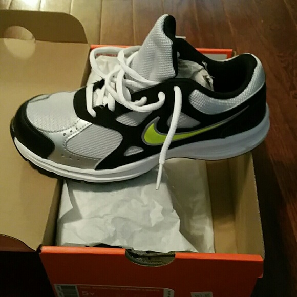 Nike Tennis Shoes