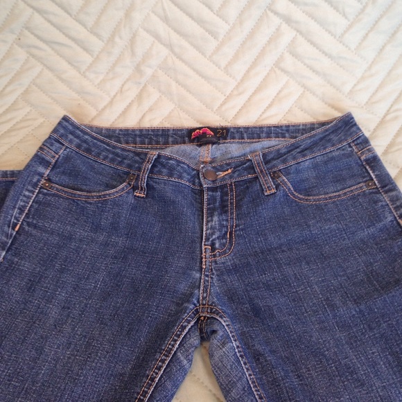 Forever 21 Jeans. Size 27. Inseam 30"