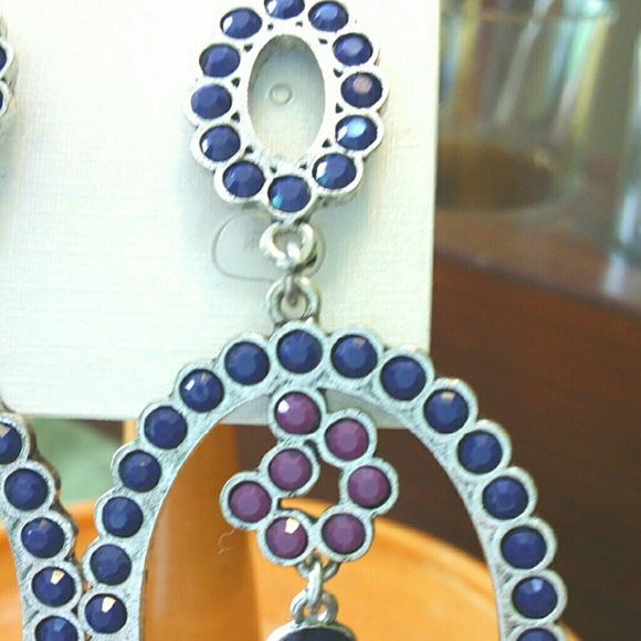 Brand New Dangling Statement Earrings - Picture 4 of 4