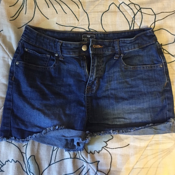 GAP high rise cut off short
