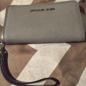 Michael Kors Jetset wristlet