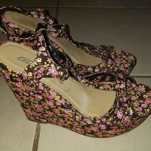 Floral brown shoes