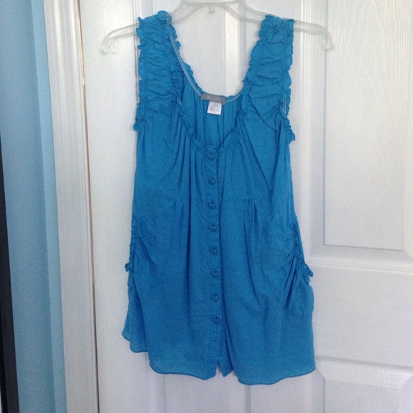 Blue tank with heart buttons