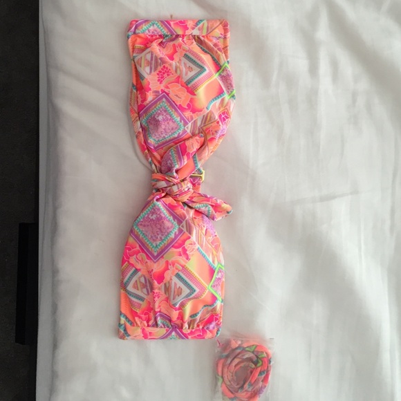 Victoria's Secret swim bundle - Picture 2 of 4