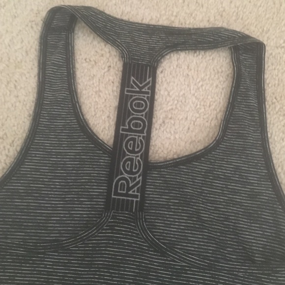 🎉sold 🎉NWOT Reebok work out tank! - Picture 2 of 4
