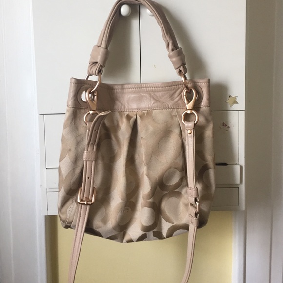 Tan Coach Crossbody/shoulder bag