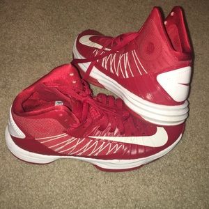 Women red hyperdunk shoes