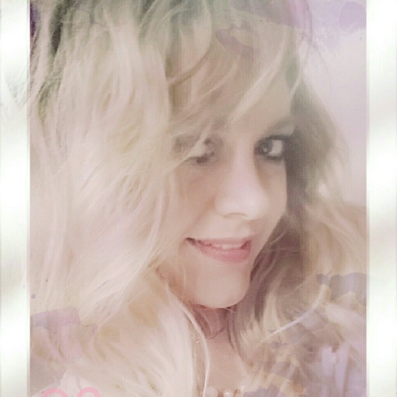 Meet your Posher, Candice - Picture 3 of 4