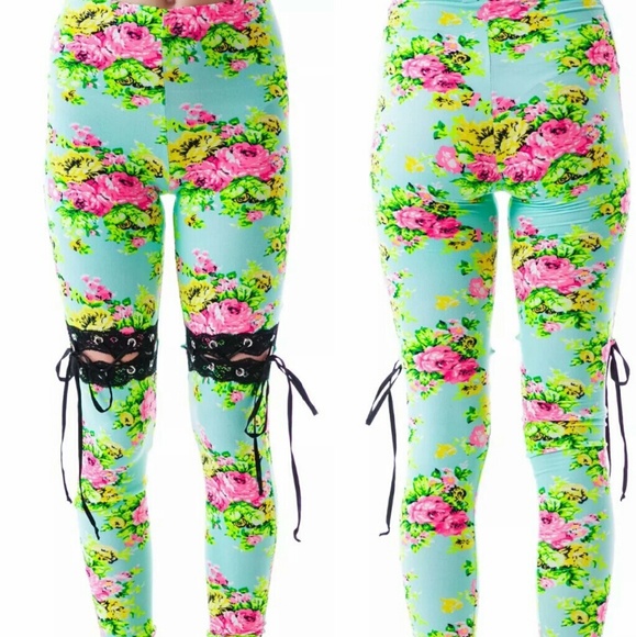 🆕Lip Service L, Floral Lace Up Legging - Picture 2 of 2