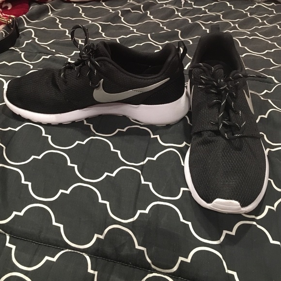 Like New Black Nike Roshe
