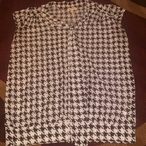 Sleeveless Houndstooth Blouse