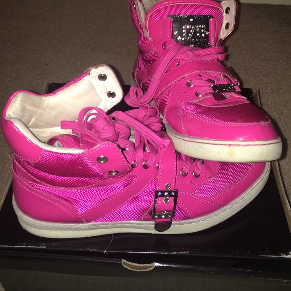 J75 pink shoes !