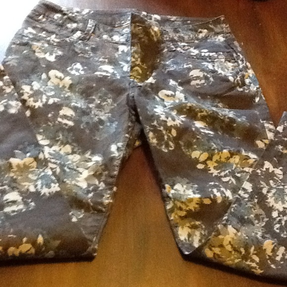 Ankle pants