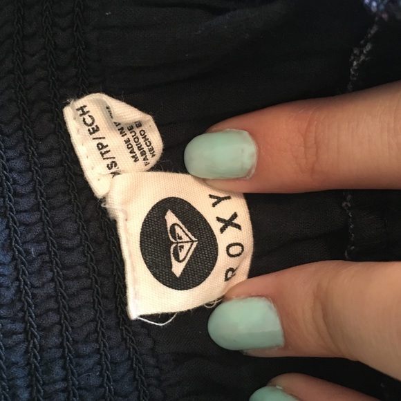 Cute Roxy beach coverup - Picture 3 of 3