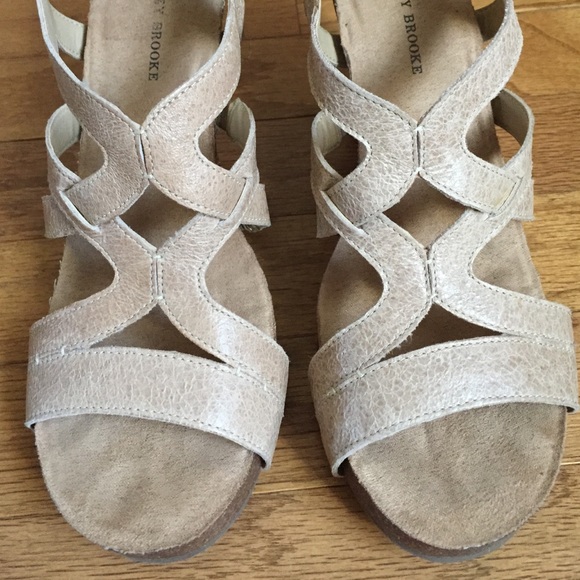 Audrey Brooke Cream Strapped Wedges sz 7.5 ✨ - Picture 2 of 4