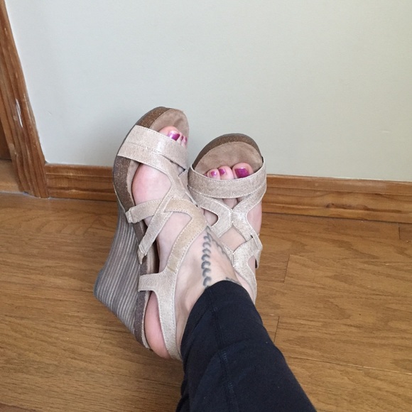 Audrey Brooke Cream Strapped Wedges sz 7.5 ✨ - Picture 4 of 4