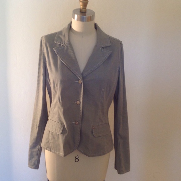 Cute , soft cotton blazer.