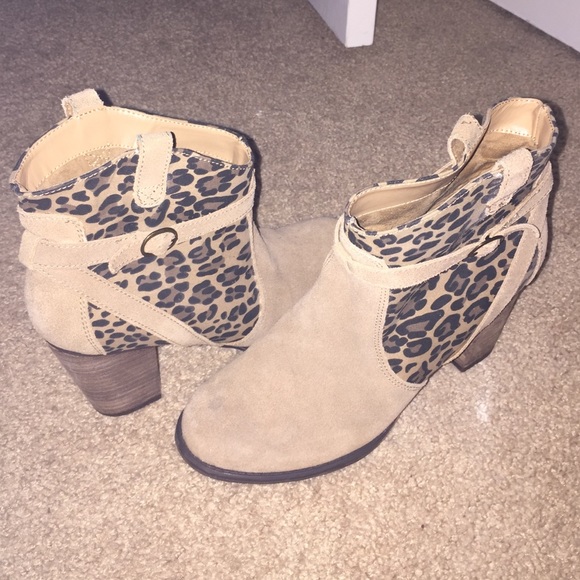 Leopard print ankle boots