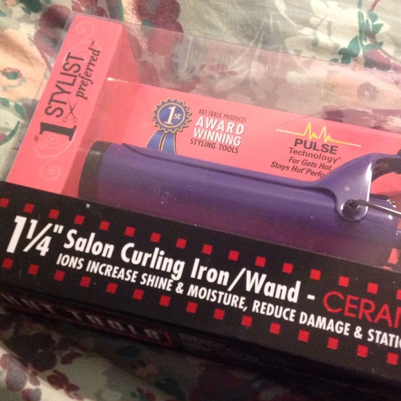 BNIB Hot Tools 1.25" curling iron