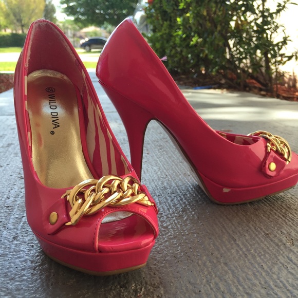 Hot pink size 5.5