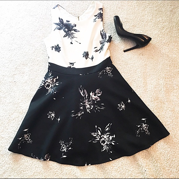 Pretty Black And White Floral Mini Dress - Picture 1 of 3