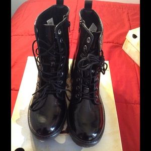 midshaneblack boots , never worn.