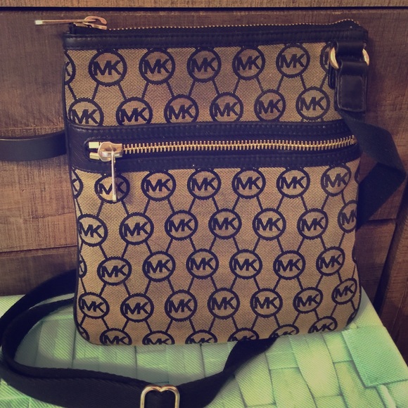 Michael Kors Handbags - Michael Kors Purse