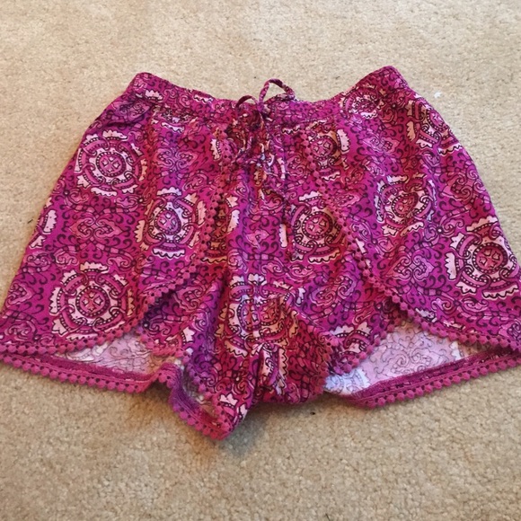 Flowy Hollister shorts