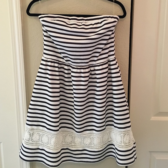 Adorable blue and white strapless dress