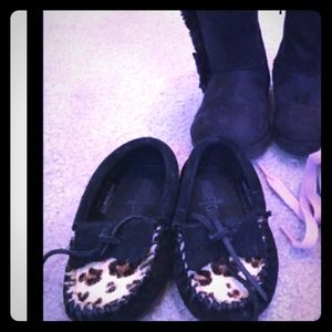 Toddler girls size 7 shoes Minnetonka