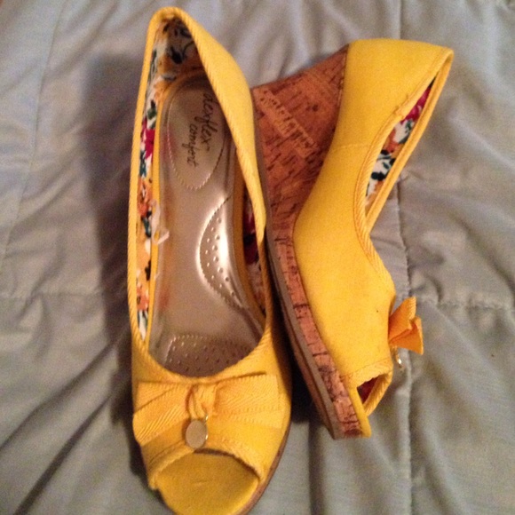Adorable canvas heels